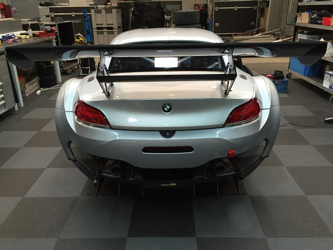 bmw-z4-gt3-race-taxi