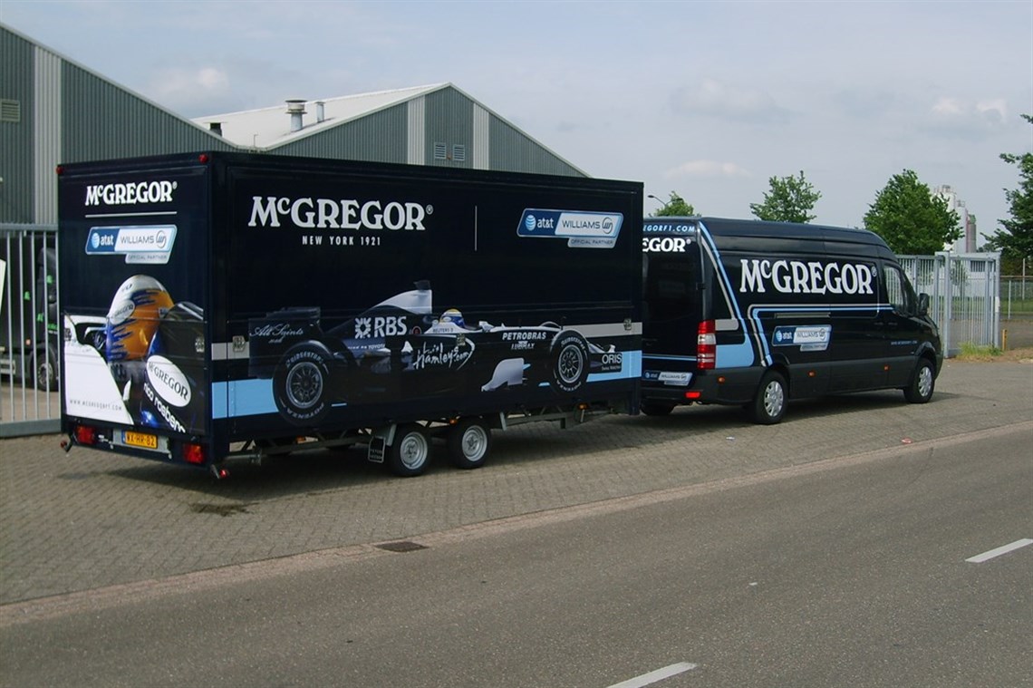 promotionshow-race-trailer-for-f1-race-car