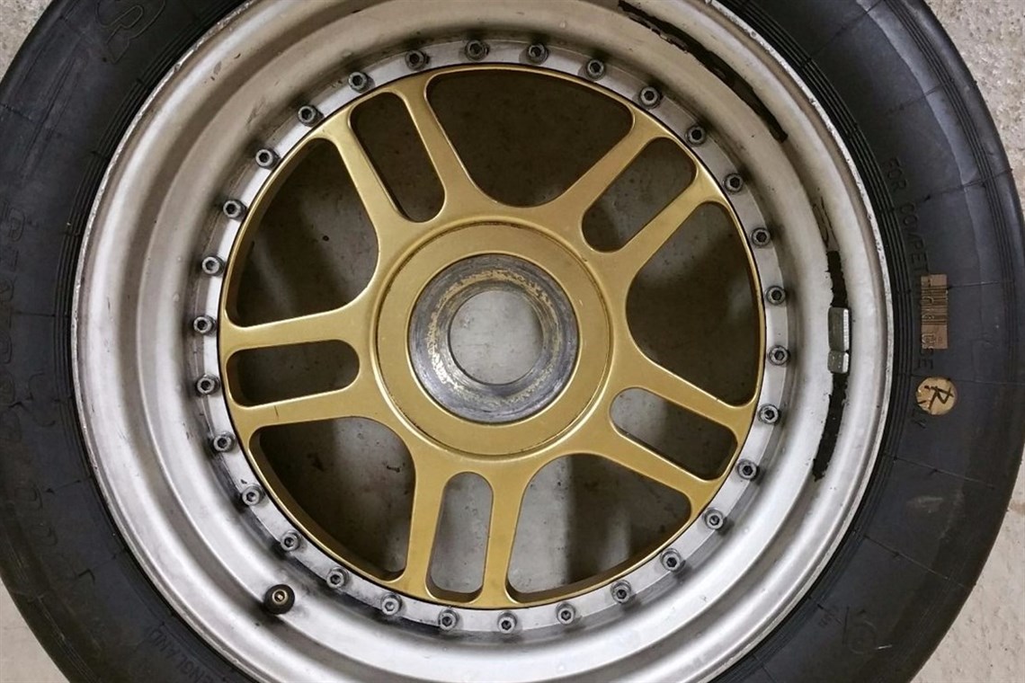 looking-16-image-wheel-for-radical-sr3-sr8