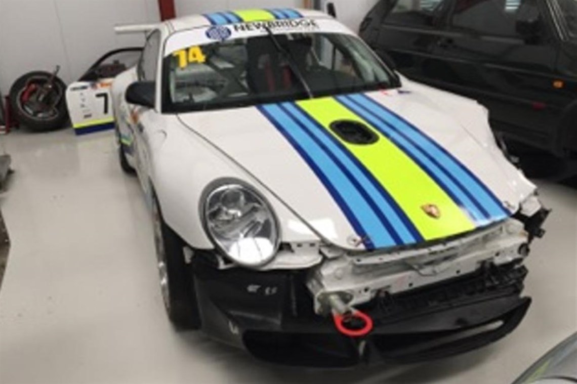 damaged-porsche-997-cup