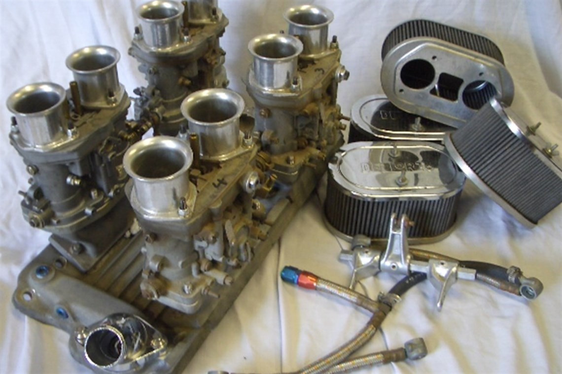 small-block-chevrolet-manifold-carbs