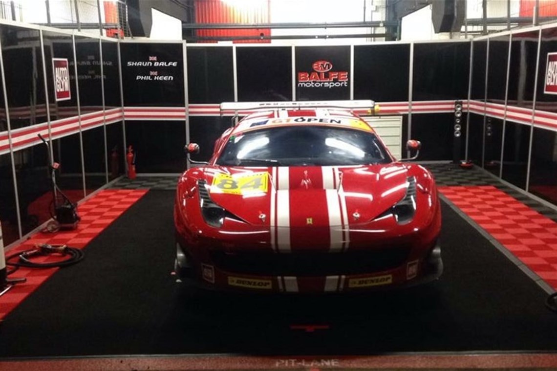 garage-boarding-and-flight-case