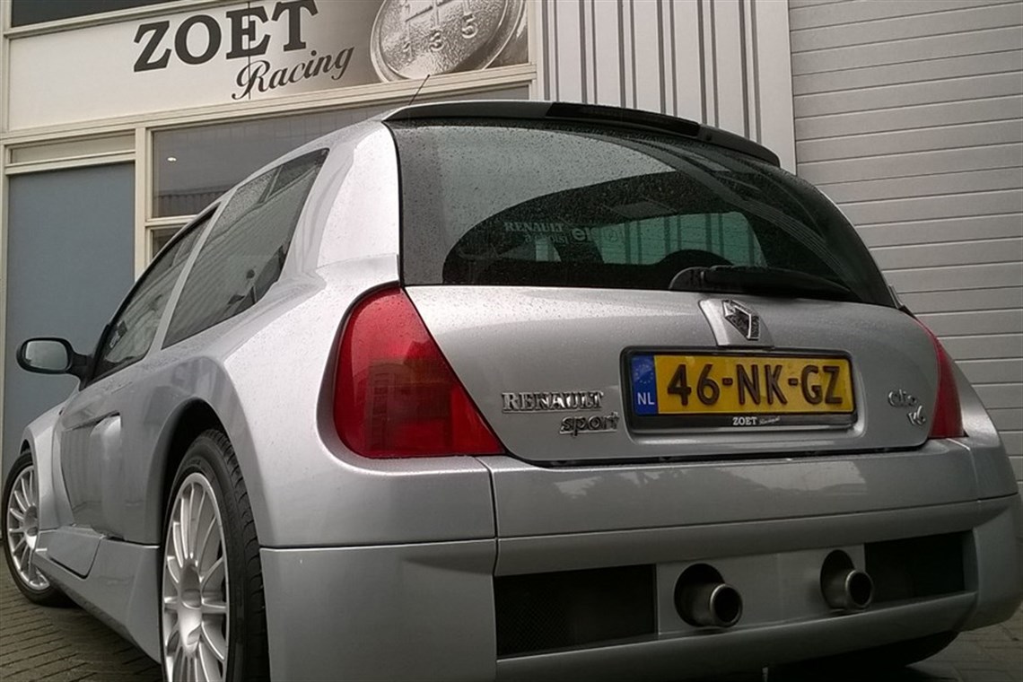 Renault Clio 3.0 V6 RS