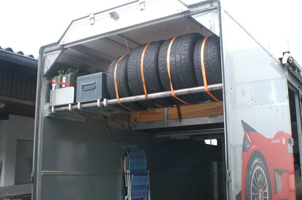 race-car-transporter-75-to-mercedes-benz-lhd