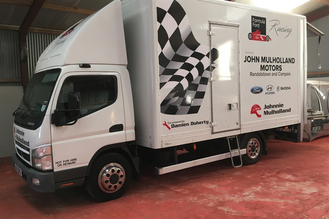 mitsubishi-canter-formula-ford-transporter