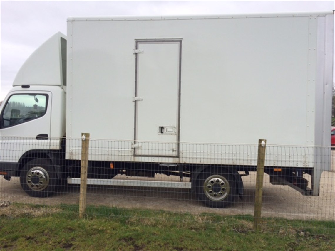 mitsubishi-canter-formula-ford-transporter