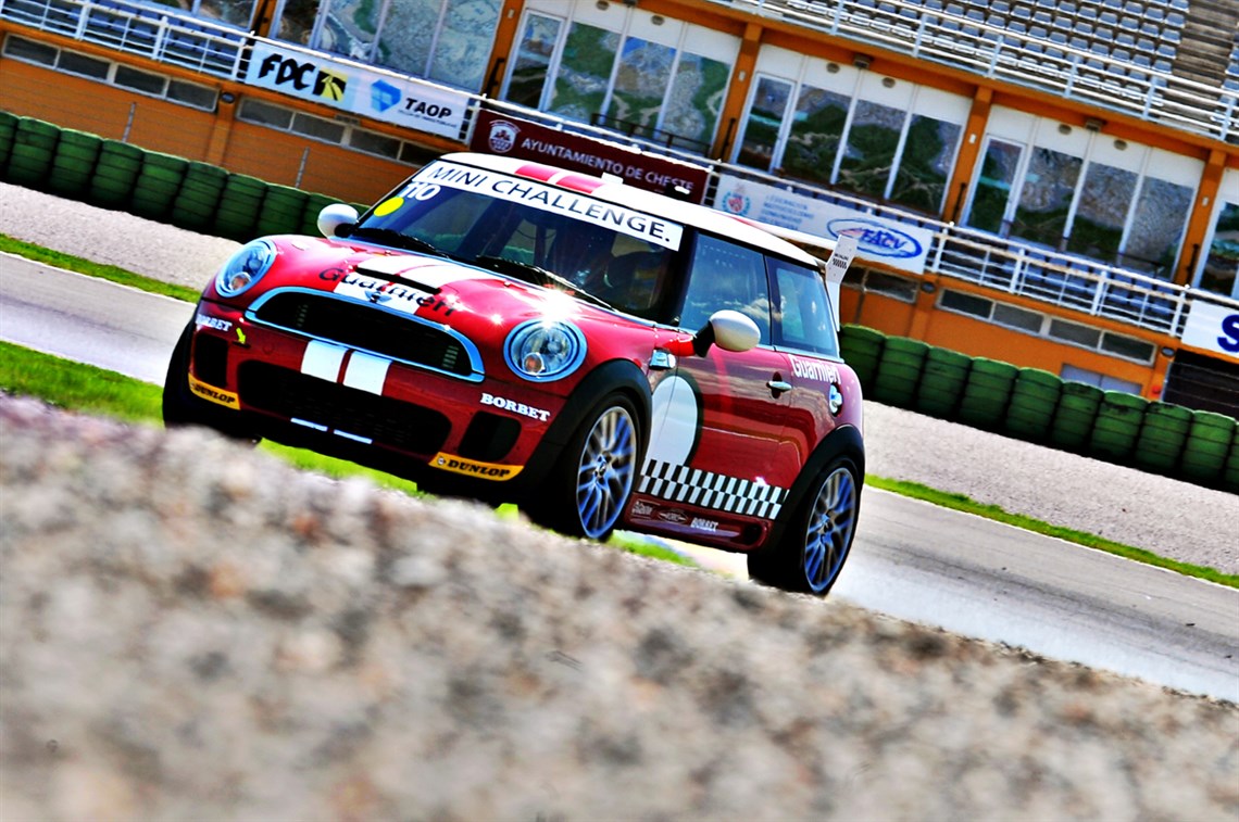 mini-john-cooper-works-challenge