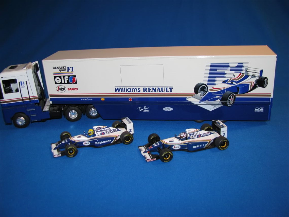 classic-ex-williams-f1-racetrailer-incl-renau