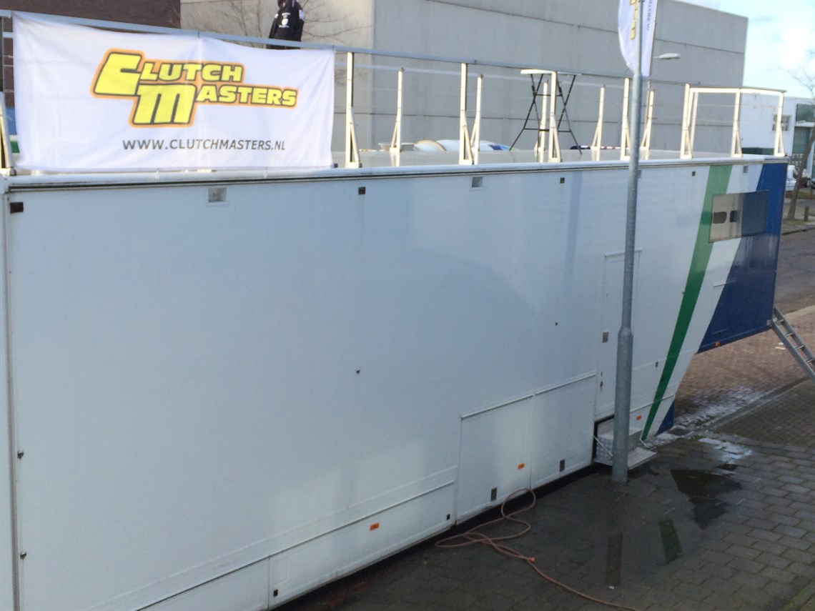 racetrailer-large-awning-roof-terras-for-4-ca