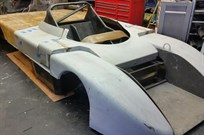 phoenix-camel-lights-race-car-chassis