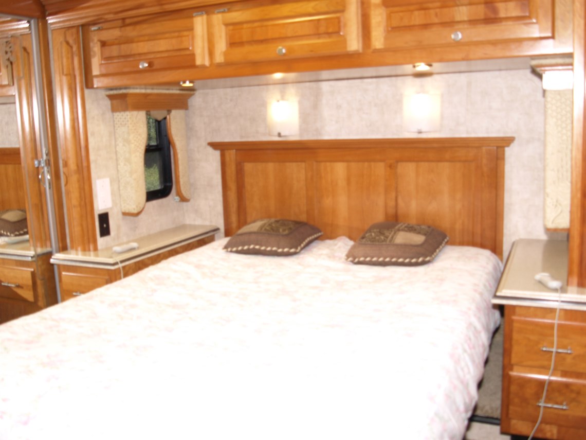 2008-monaco-camelot-38pdq