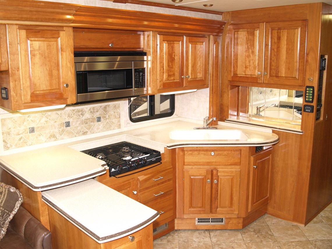 2008-monaco-camelot-38pdq