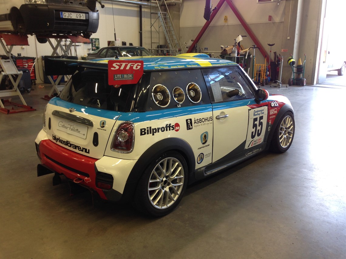 Racecarsdirect.com - MINI Challenge R56 car modified for endurance