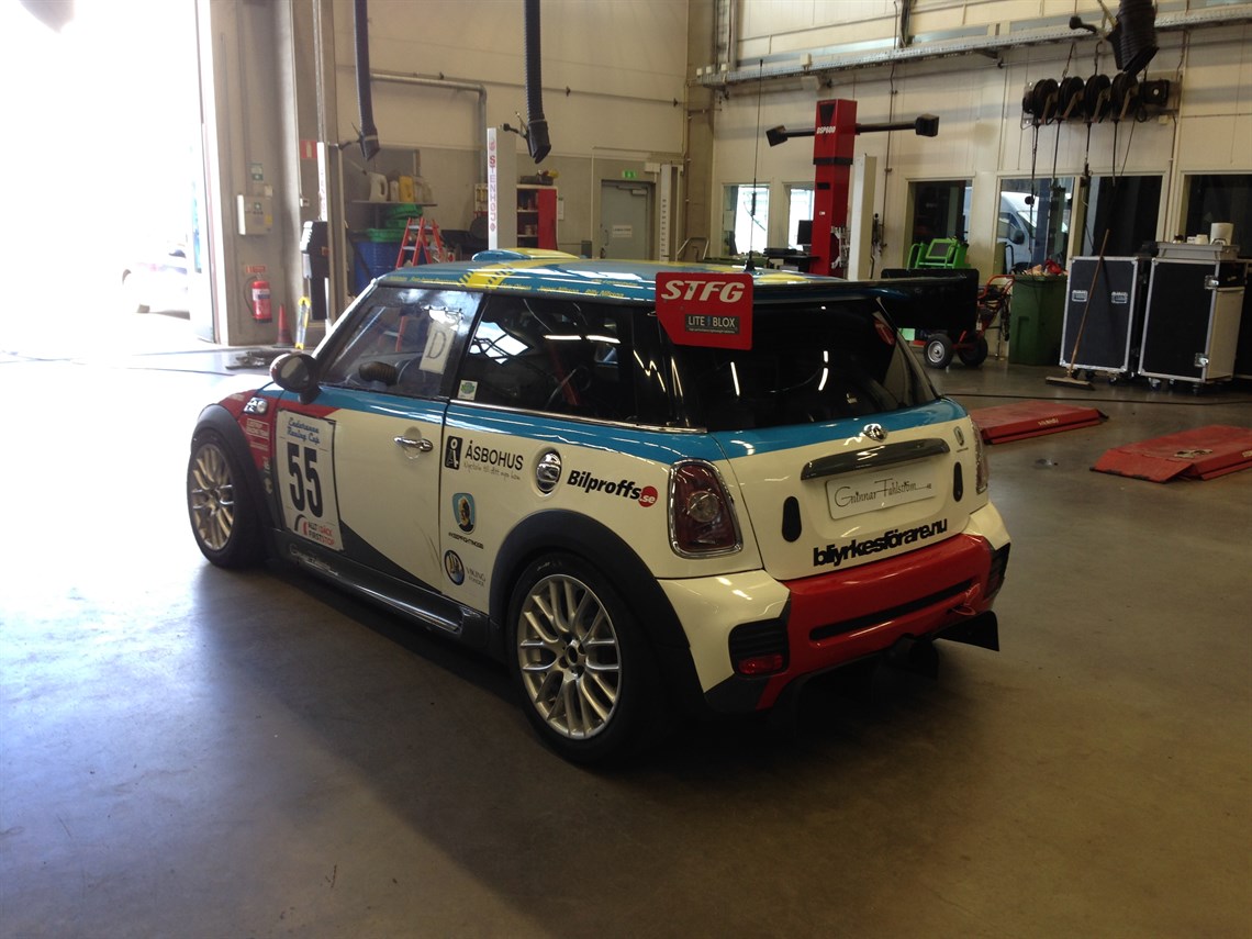 Racecarsdirect.com - MINI Challenge R56 car modified for endurance