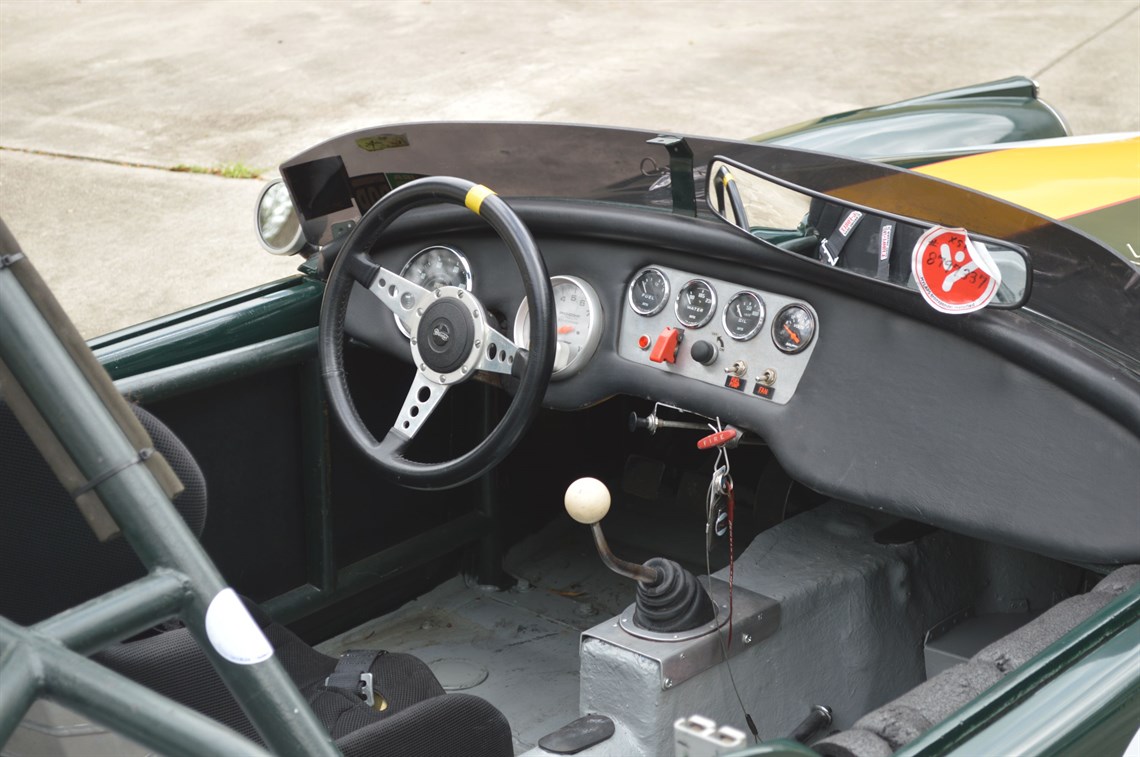 1961-daimler-sp250-race-car