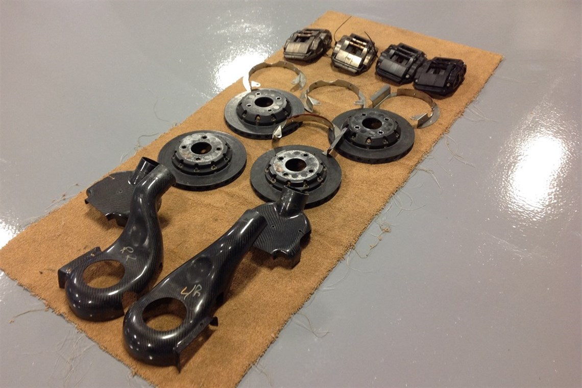 radical-sr8-carbon-brakes