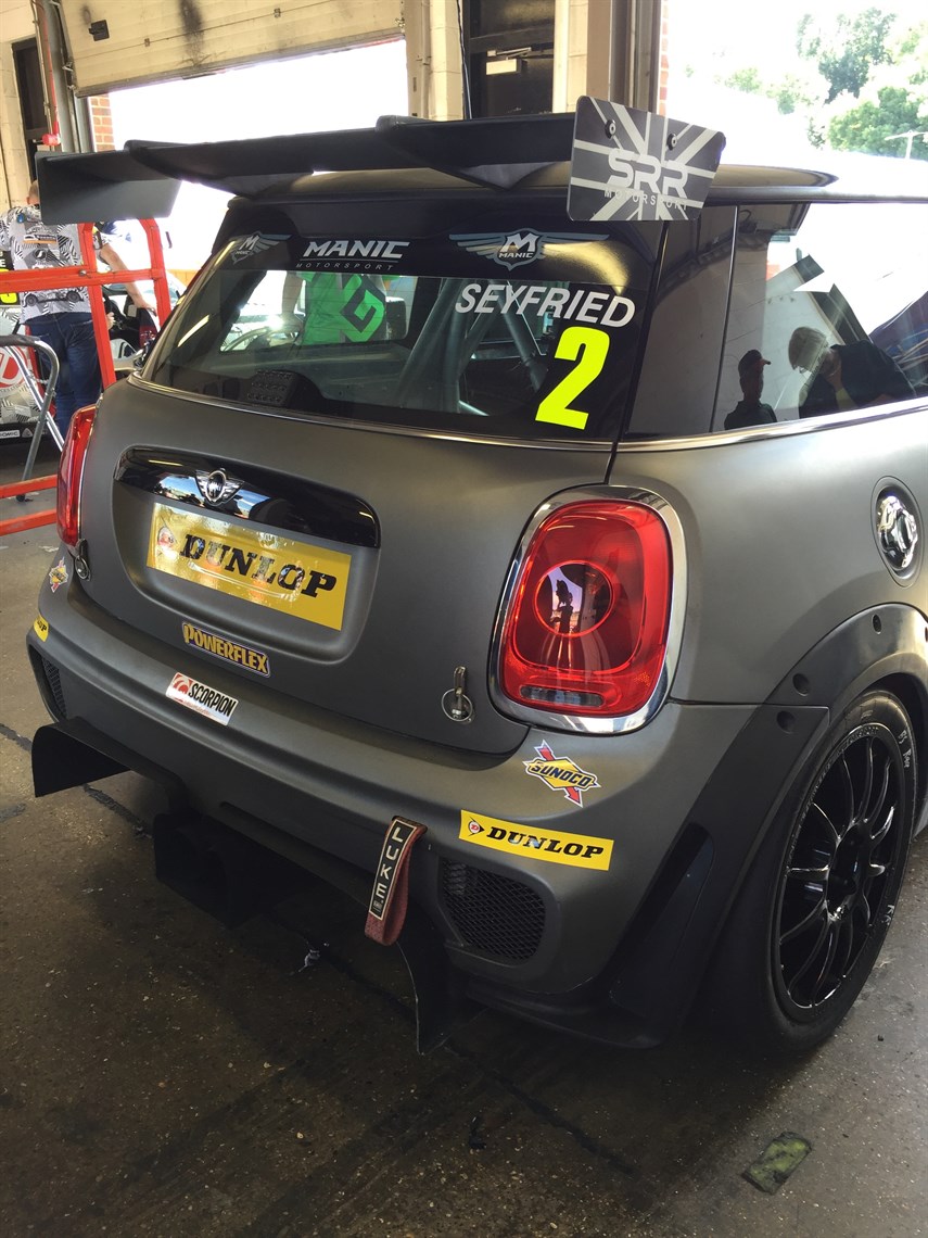 mini-challenge-jcw-race-car