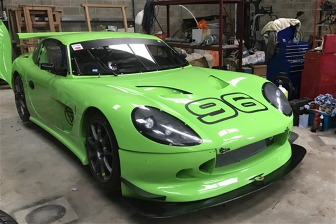 ginetta-g50-gt4-with-spares