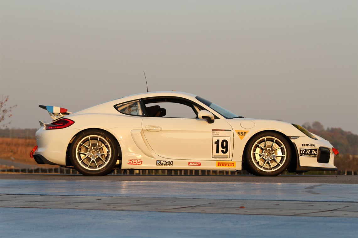 2016-porsche-gt4-clubsport