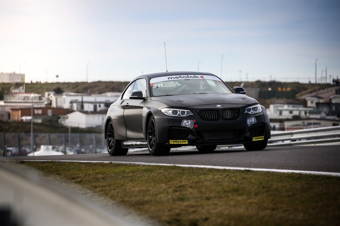 bmw-m235i-racing