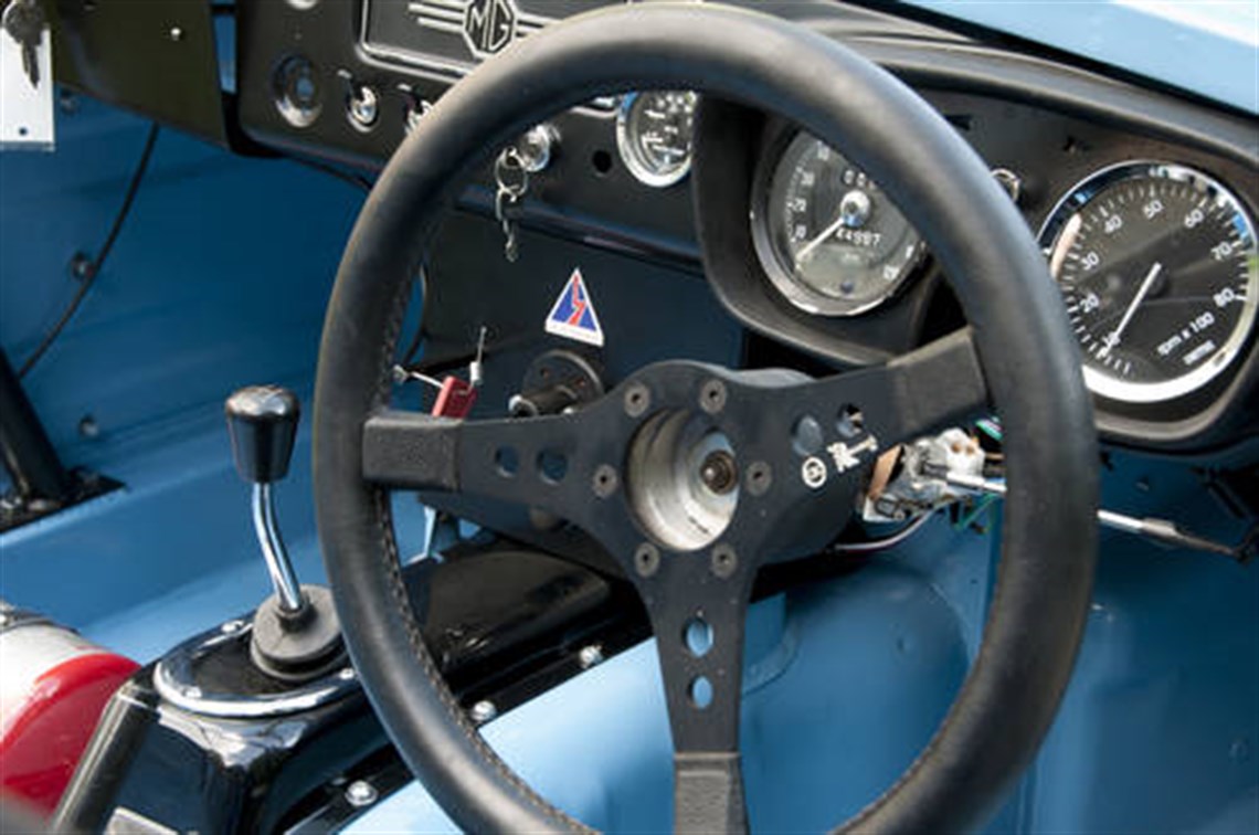 Racecarsdirect.com - FIA spec MGB Roadster 1963