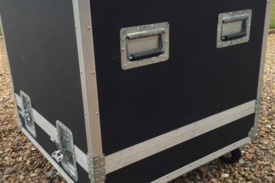 Racecarsdirect.com - Custom Built F1 Engine Travel Case With Wheels