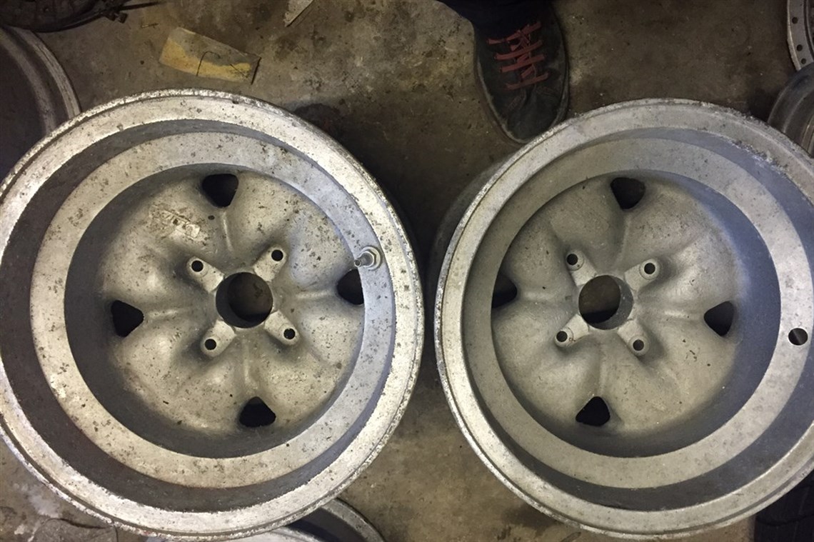 Racecarsdirect.com - Pair 12x13 historic race car rims - Merlyn?