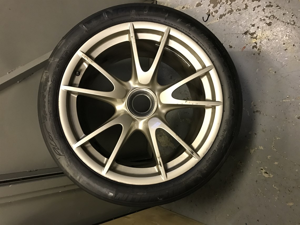 porsche-997-gt23-centre-lock-wheels-cw-tyres