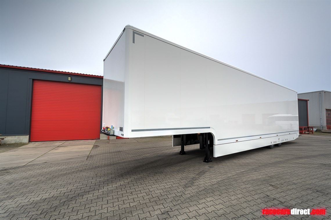 new-racetrailer-including-2nd-deck-and-luxury