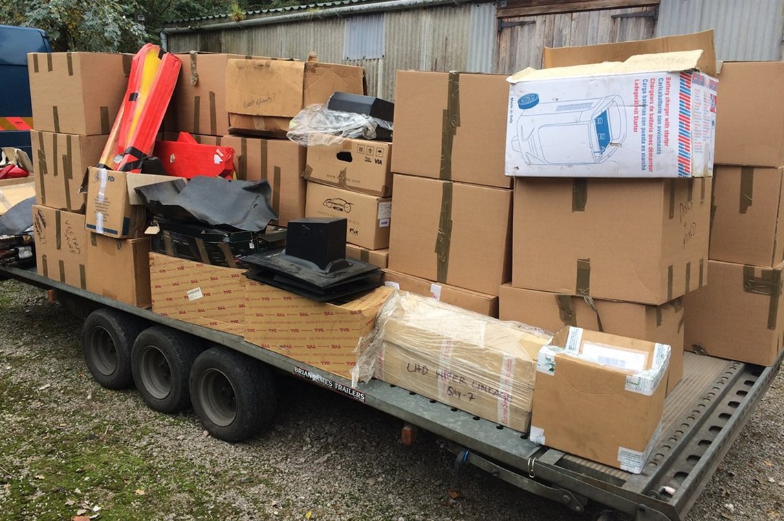 btcc-ex-888-vauxhall-vectra-huge-spares-packa