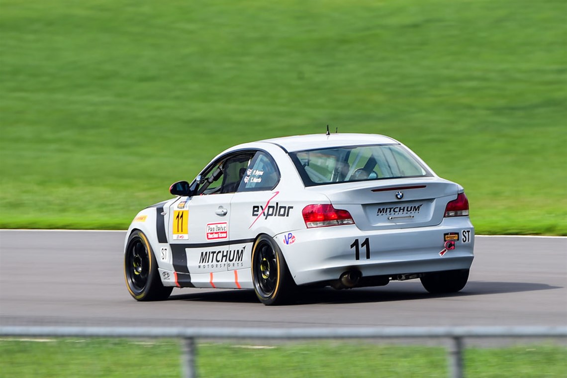mitchum-motorsports-11-grand-am-st-bmw-1-seri
