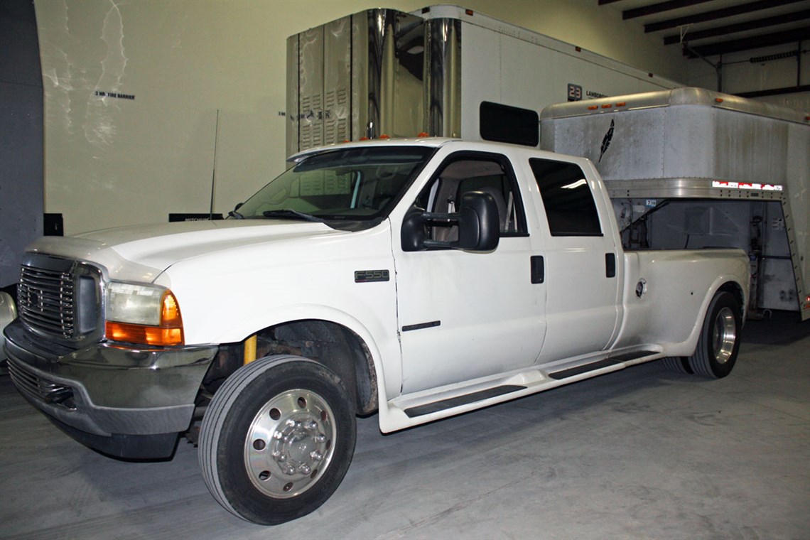 2001-550-ford-dually-and-2003-featherlite-48f
