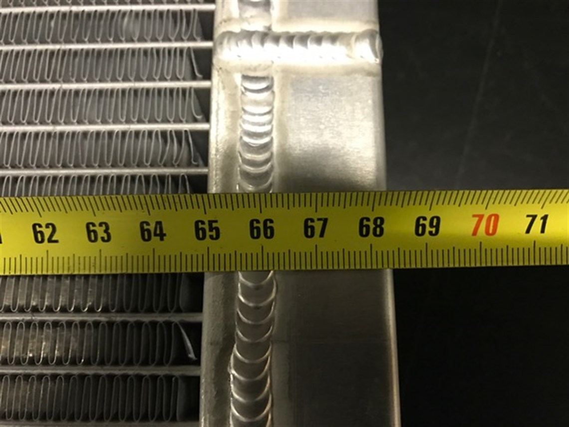 Racecarsdirect.com - Brandnew Alan Docking an NAR radiators.