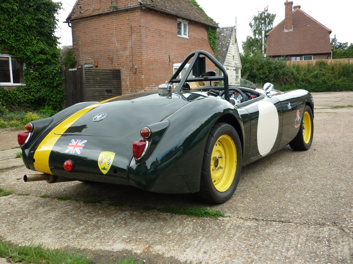 Racecarsdirect.com - MGA Racecar