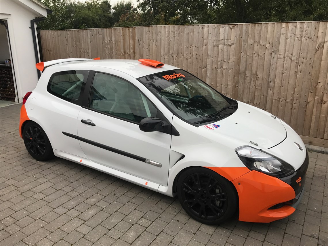 x85-clio-cup-race-car-2012-uk