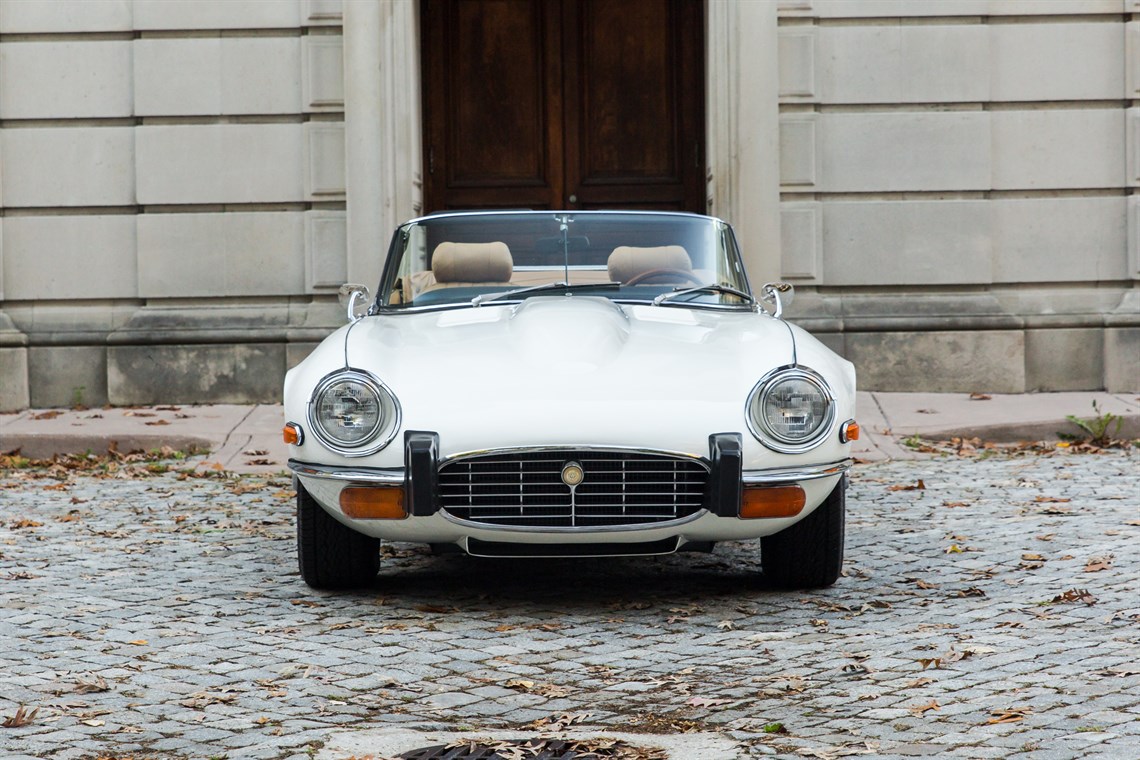 1974-jaguar-e-type-roadster