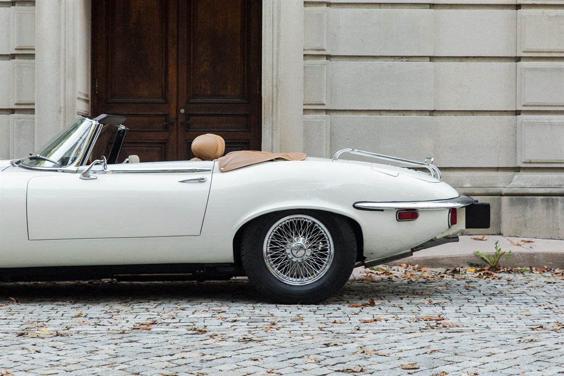 1974-jaguar-e-type-roadster