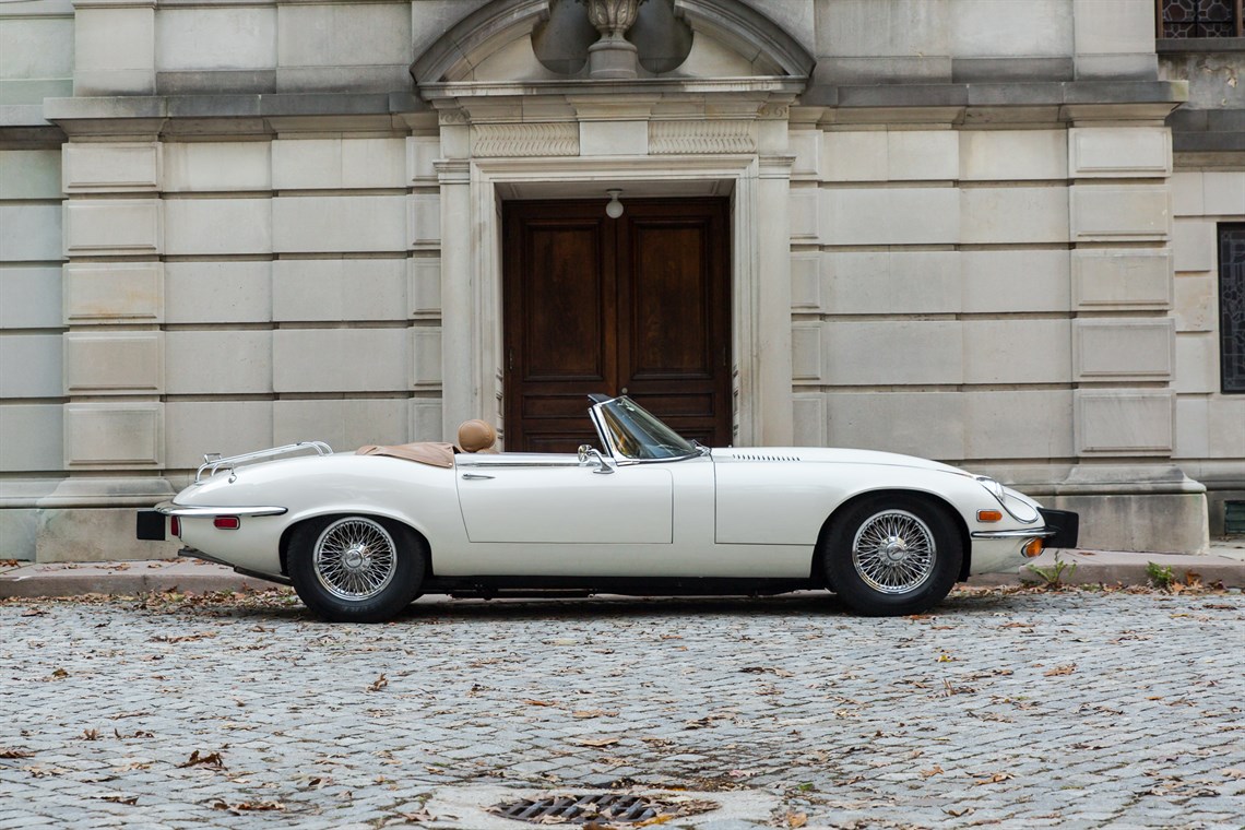 1974-jaguar-e-type-roadster