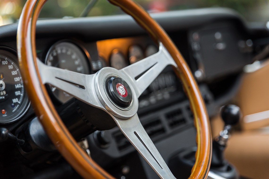 1974-jaguar-e-type-roadster