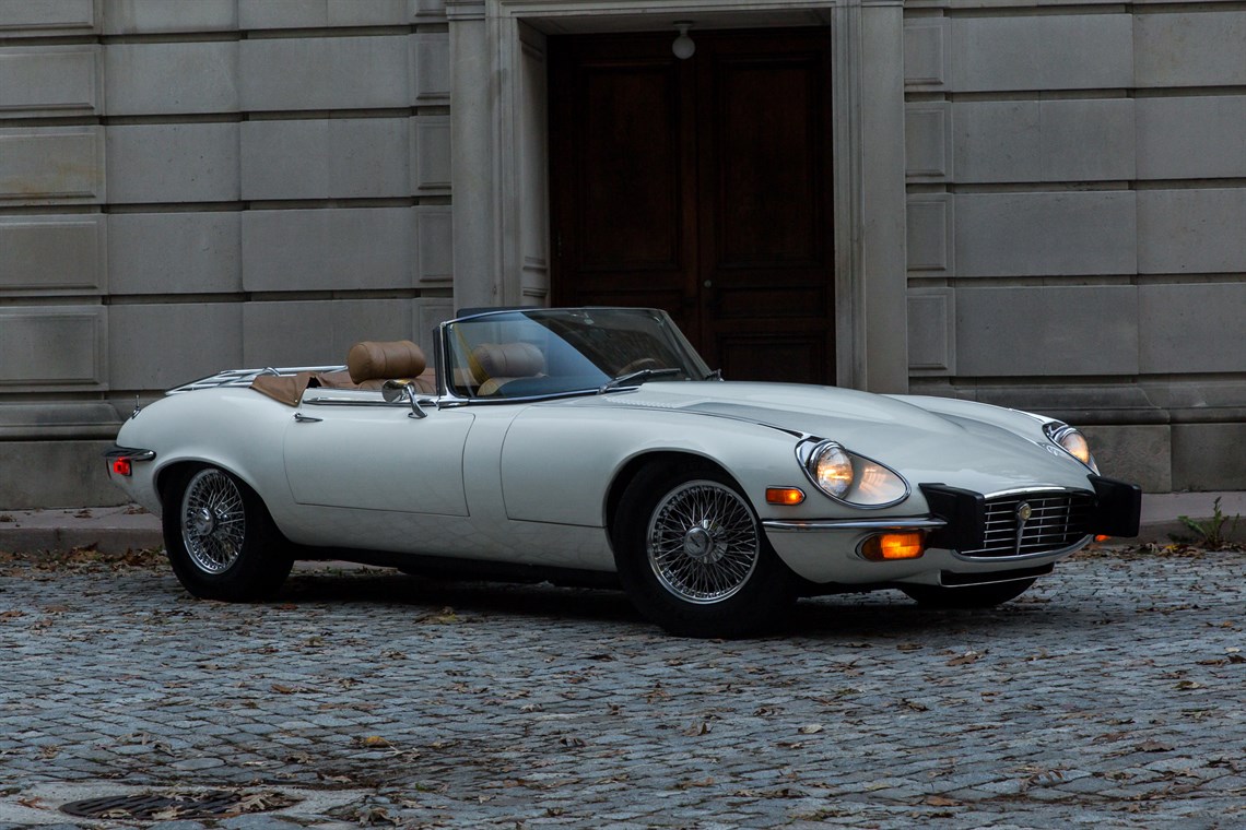 1974-jaguar-e-type-roadster