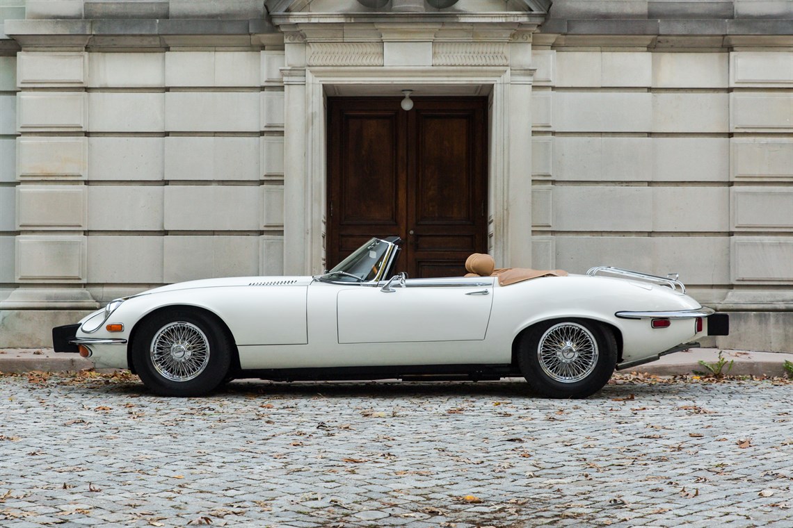 1974-jaguar-e-type-roadster