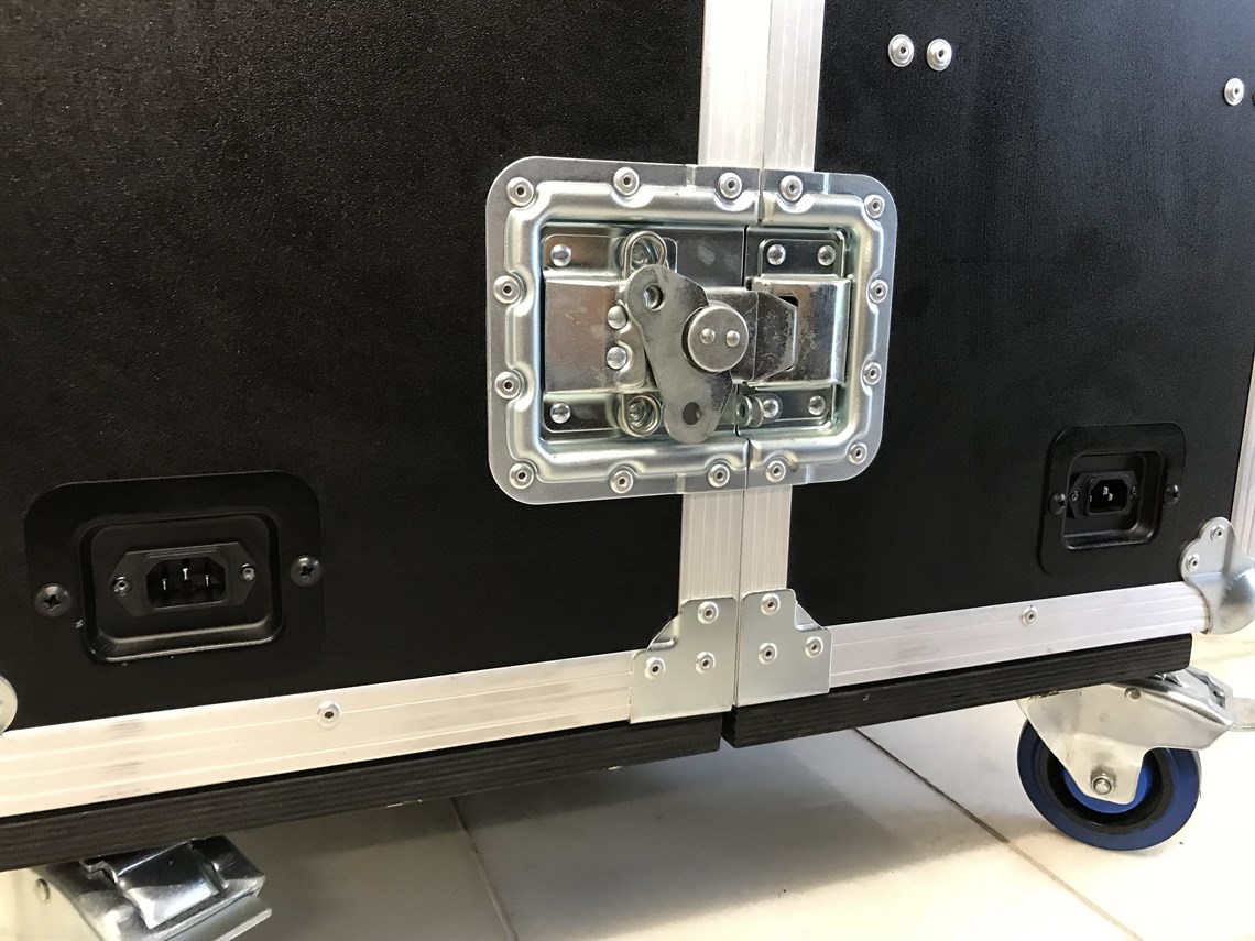 Racecarsdirect.com - Absolute Casing Custom Built Motorsport Flight Case