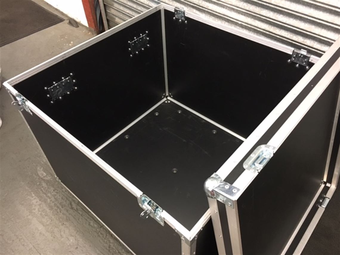 large-flight-case-on-wheels