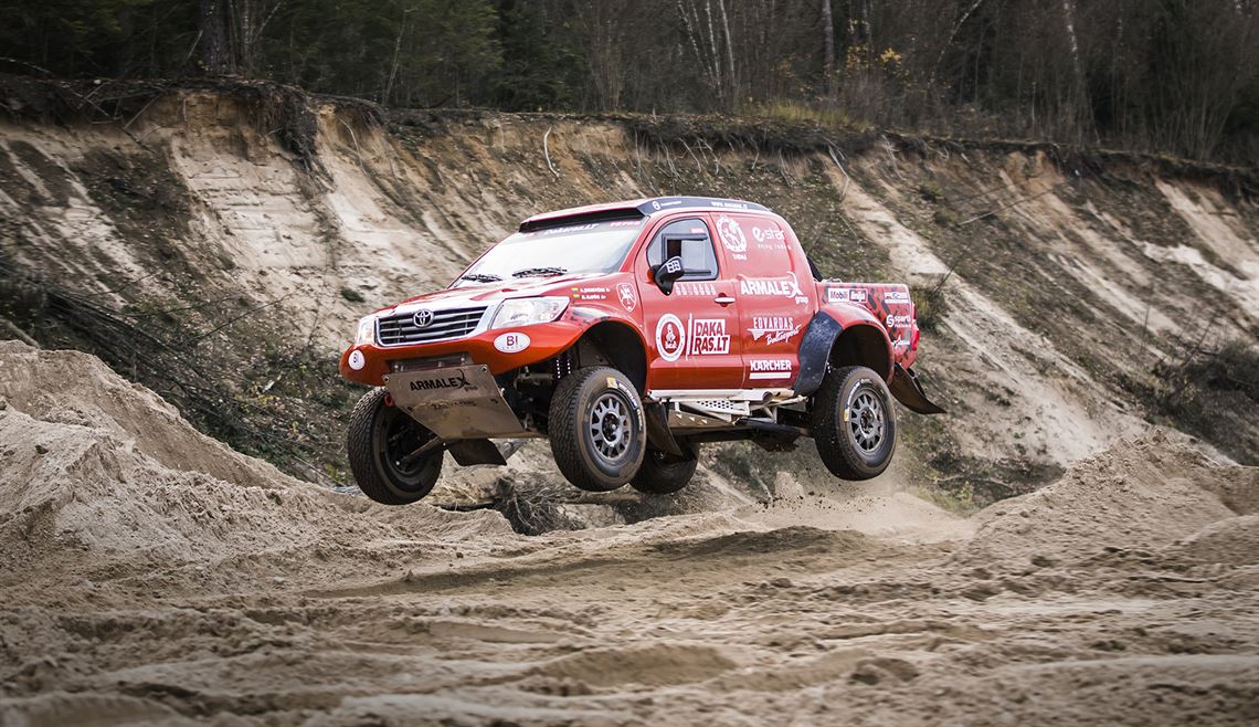 overdrive-toyota-hilux-t1