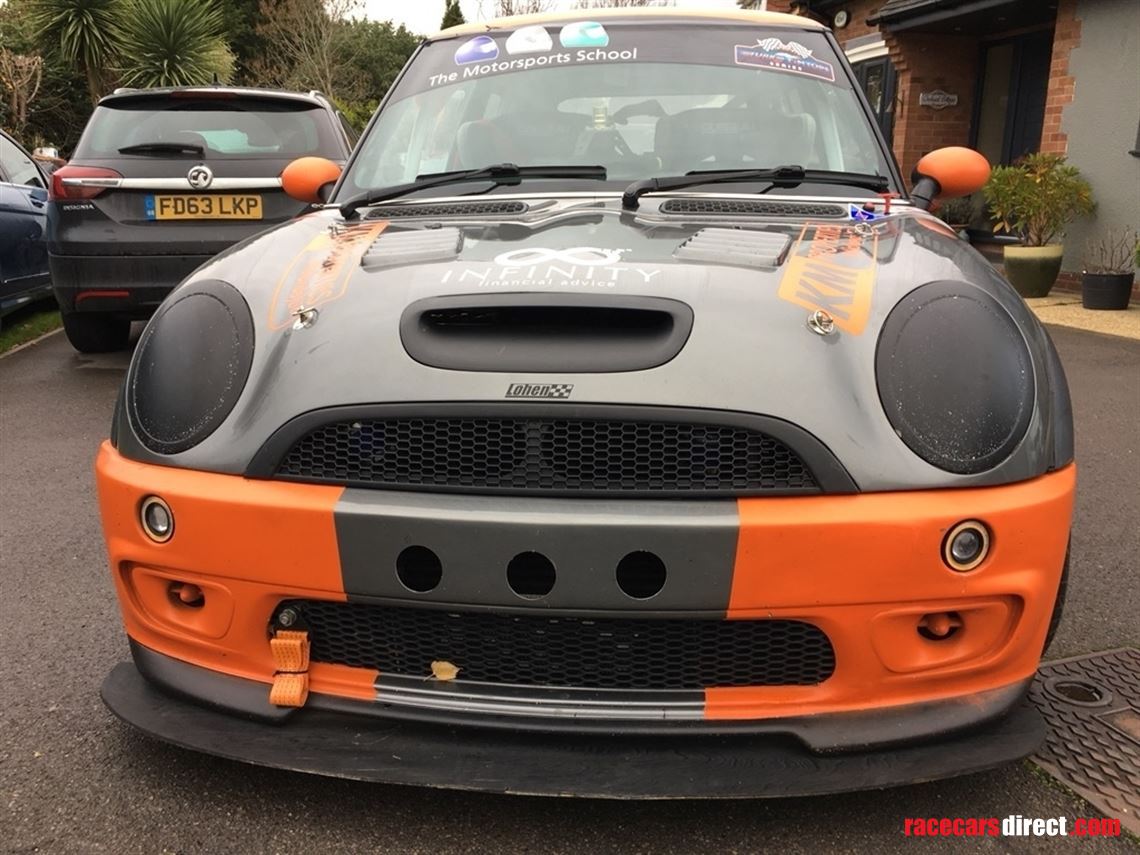 Racecarsdirect.com - BMW Mini Cooper S R53 with Daylight MOT.