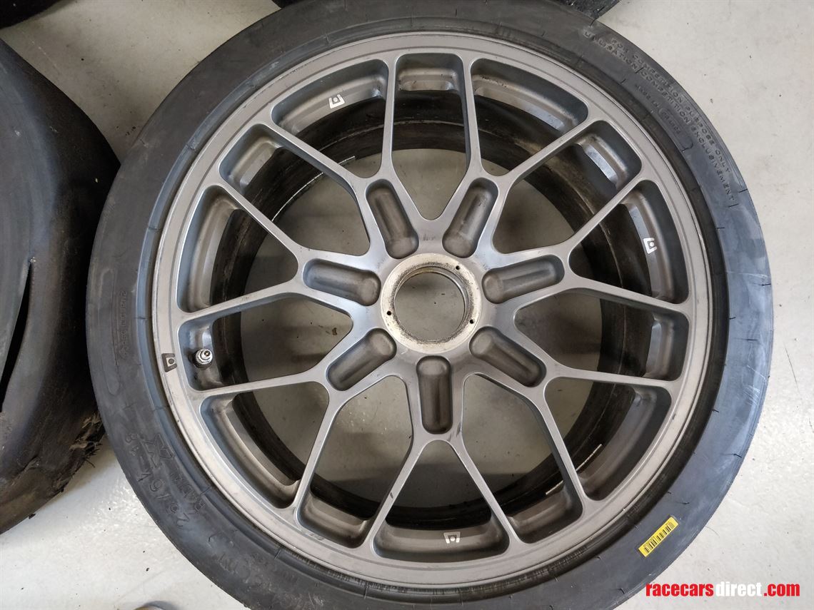 motegi-lightweight-wheels-porsche-997-gt3-cup