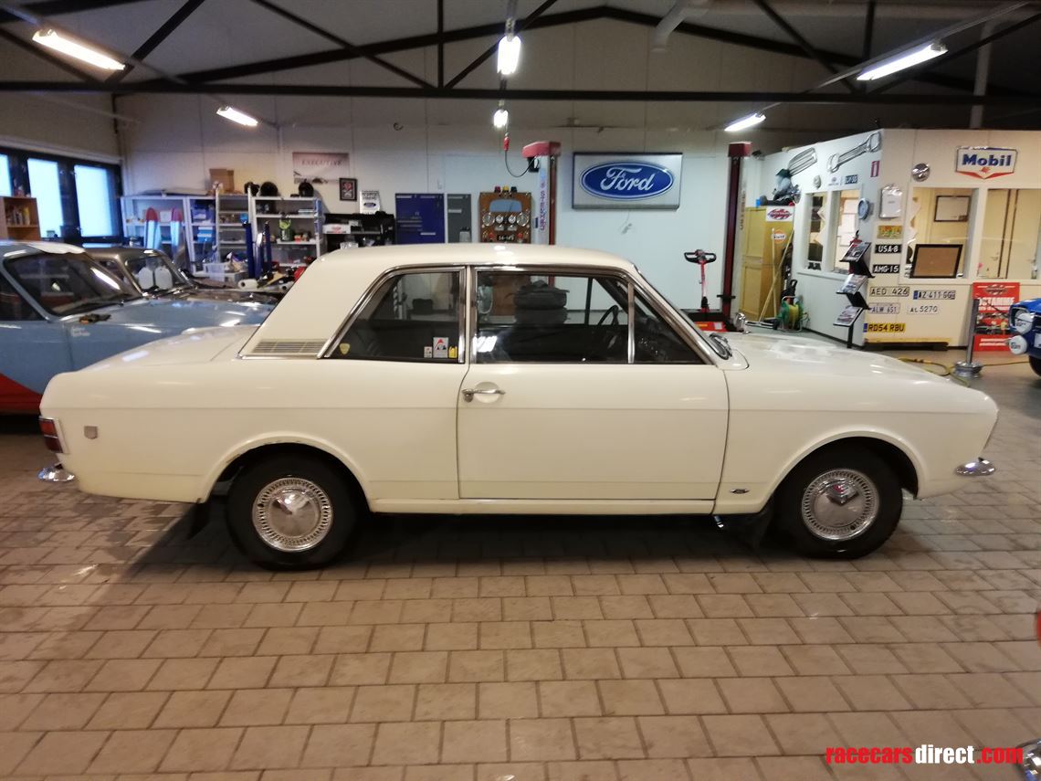ford-cortina-1600gt-1968-2-door