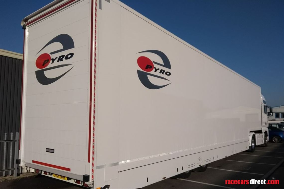 racetrailercom-trailer-with-stagmier-awning